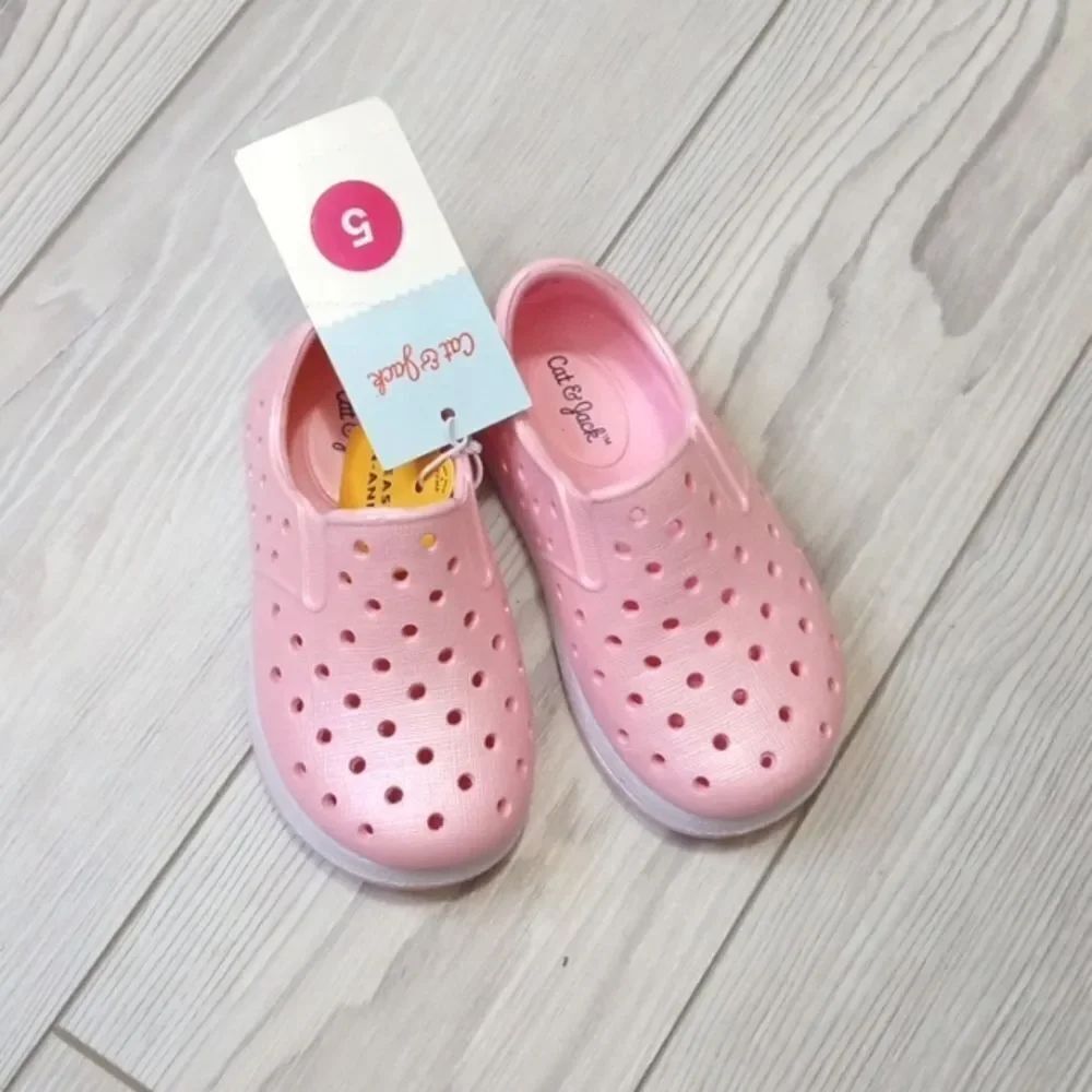 (73-3635) Cat & Jack Shoes Sz 5